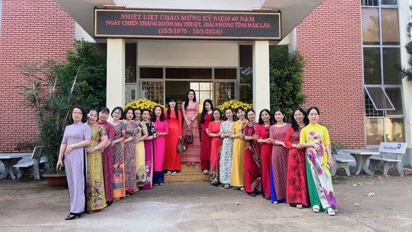 Nữ Công đoàn viên Trung tâm Huấn luyện và Thi đấu thể thao Đắk Lắk hưởng ứng Tuần lễ áo dài năm 2024